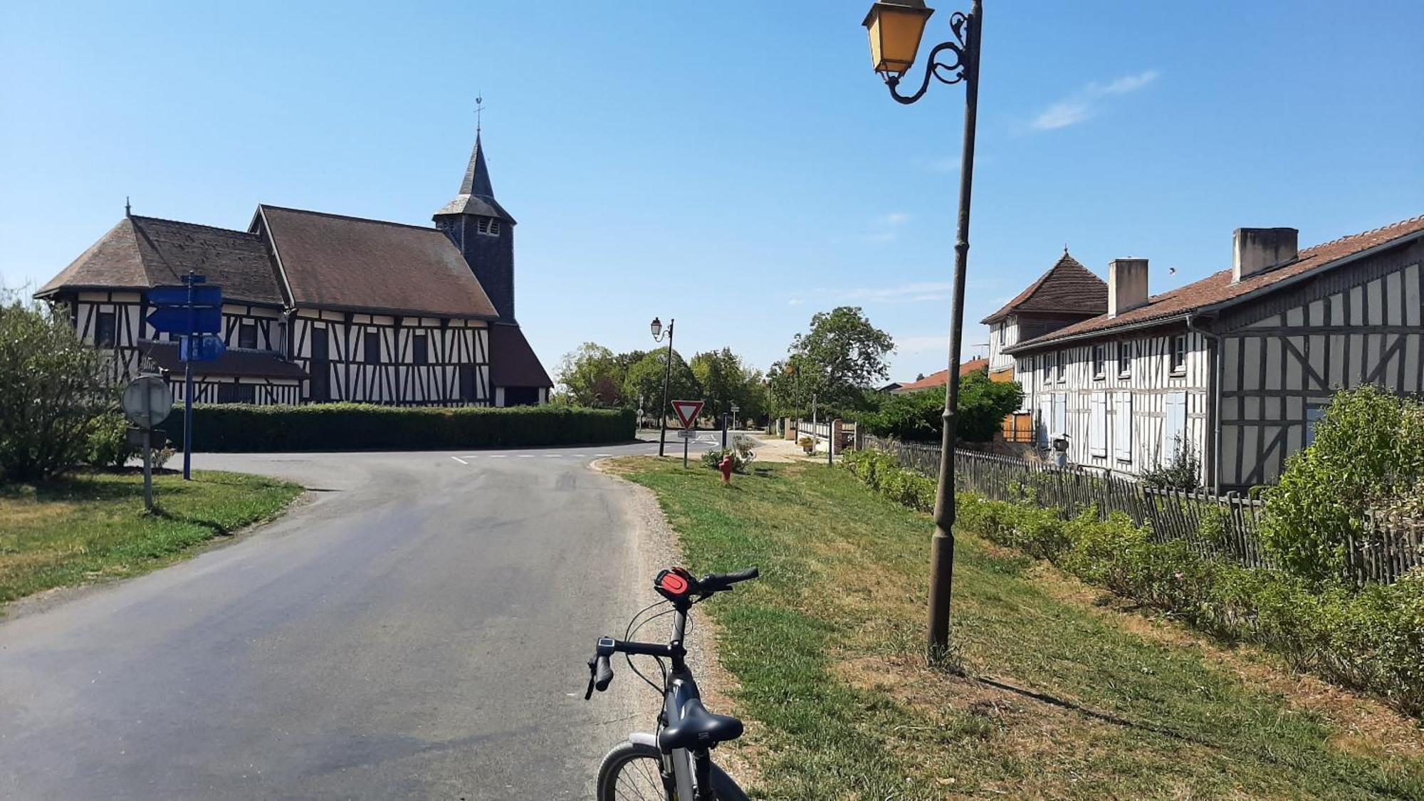 Chatrou Chatelraould-Saint-Louvent Екстериор снимка